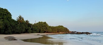 Villa indépendante avec piscine et belle vue sur le lagon, à 50m de la plage