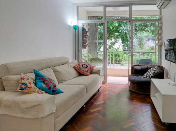 TV - LinkHouse Natural Beauty 2-BDR C2-0020 (Rio de Janeiro)