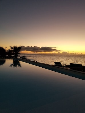 Außenpool, Liegestühle