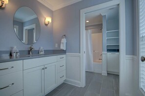 Combined shower/tub, jetted tub, hair dryer, towels - 22nd W 9th! Luxurious! Very Close To Beach, High-End Private Residence on Folly (Folly Beach)