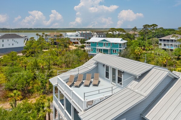 Property grounds - 22nd W 9th! Luxurious! Very Close To Beach, High-End Private Residence on Folly (Folly Beach)