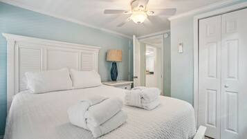 3 chambres, fer et planche à repasser, Wi-Fi, draps fournis