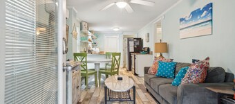 Short Walk to Shops, Restaurants & Beach Access,Pet Friendly, Private fenced in yard