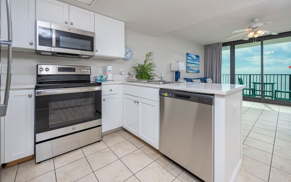 ثلاجة، ميكروويف، فرن، غسالة أطباق