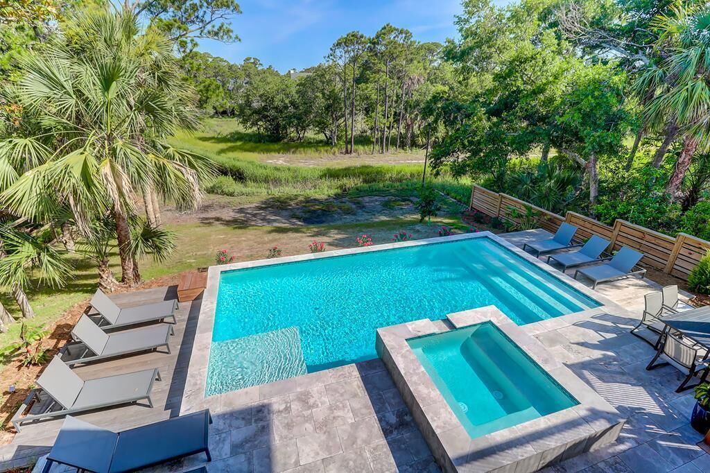 Pool/Hot Tub & Ocean Views!
