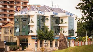 Mặt tiền nơi lưu trú