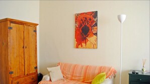 Apartment (C2-0021) | Living area | TV - LinkHouse BEATIFUL & COLORED C2-0021 (Rio de Janeiro)