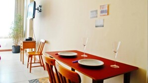 Apartment (C2-0021) | In-room dining - LinkHouse BEATIFUL & COLORED C2-0021 (Rio de Janeiro)
