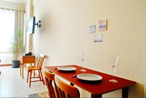 Leilighet (C2-0021) | Spiseområde på rommet