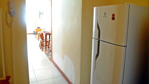 Apartment (C2-0021) | Private kitchen | Fridge, cookware/dishes/utensils - LinkHouse BEATIFUL & COLORED C2-0021 (Rio de Janeiro)