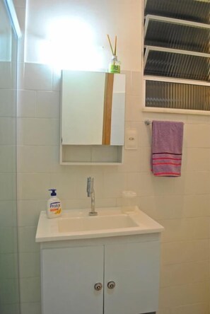 Appartement (C2-0021) | Badkamer met wastafel