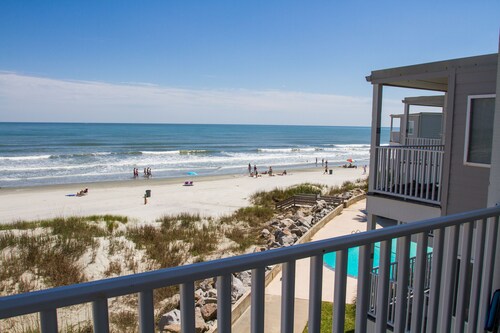 Incredible Beachfront property with amazing views !!