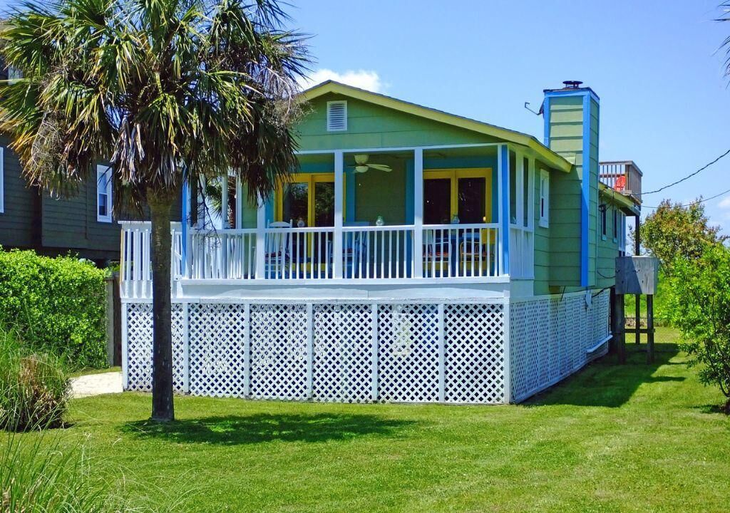 Pet Friendly, Dock, & Rooftop deck - Repeat Guest Favorite!