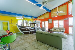 Interior - Sea Shell on Sea Shore...Nothing is better (Freeport)