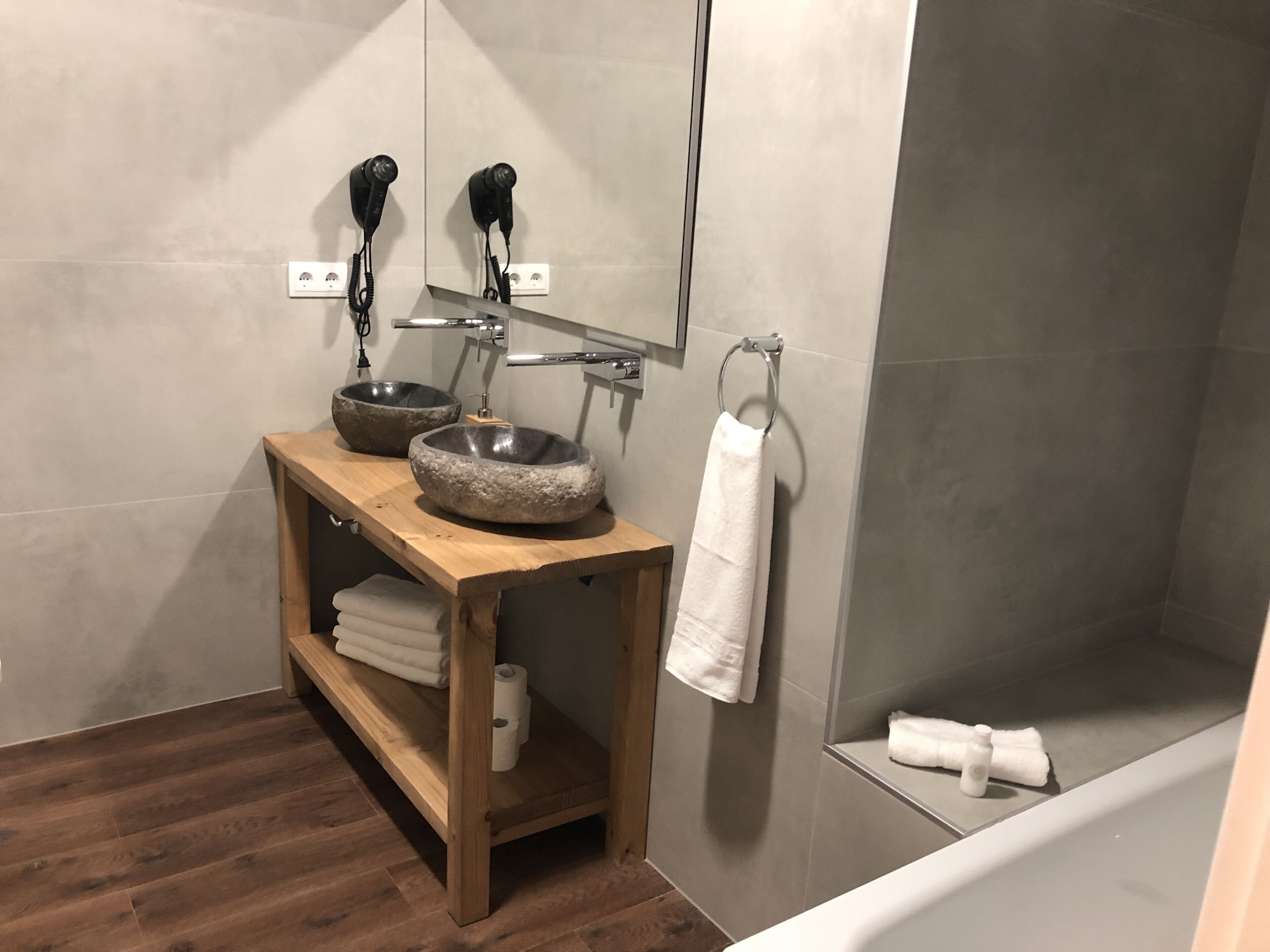 quadruple room, garden area | bathroom sink