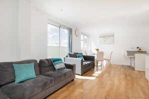 Three Bedroom, Penthouse Apartment | 2 bedrooms, premium bedding, individually decorated - Skyvillion Tower Points - Tower Point Lovely apartment in Enfield London (Enfield)