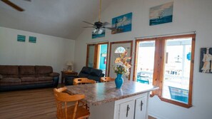 TV, DVD player - ✨🚣COZY RIVERFRONT HOUSE | SLEEPS 6 W/ W+D 🥳🎰🥰 (Bay St. Louis)