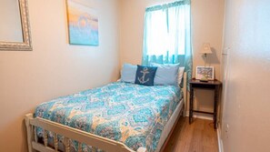 2 bedrooms, iron/ironing board, WiFi, bed sheets - ✨  🚣COZY RIVERFRONT HOUSE | SLEEPS 6 W/ W+D 🥳🎰🥰 (Bay St. Louis)