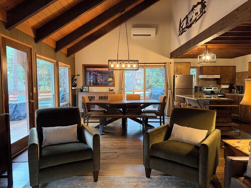 Basecamp for endless adventure, perfect Black Butte location - Hot Tub!