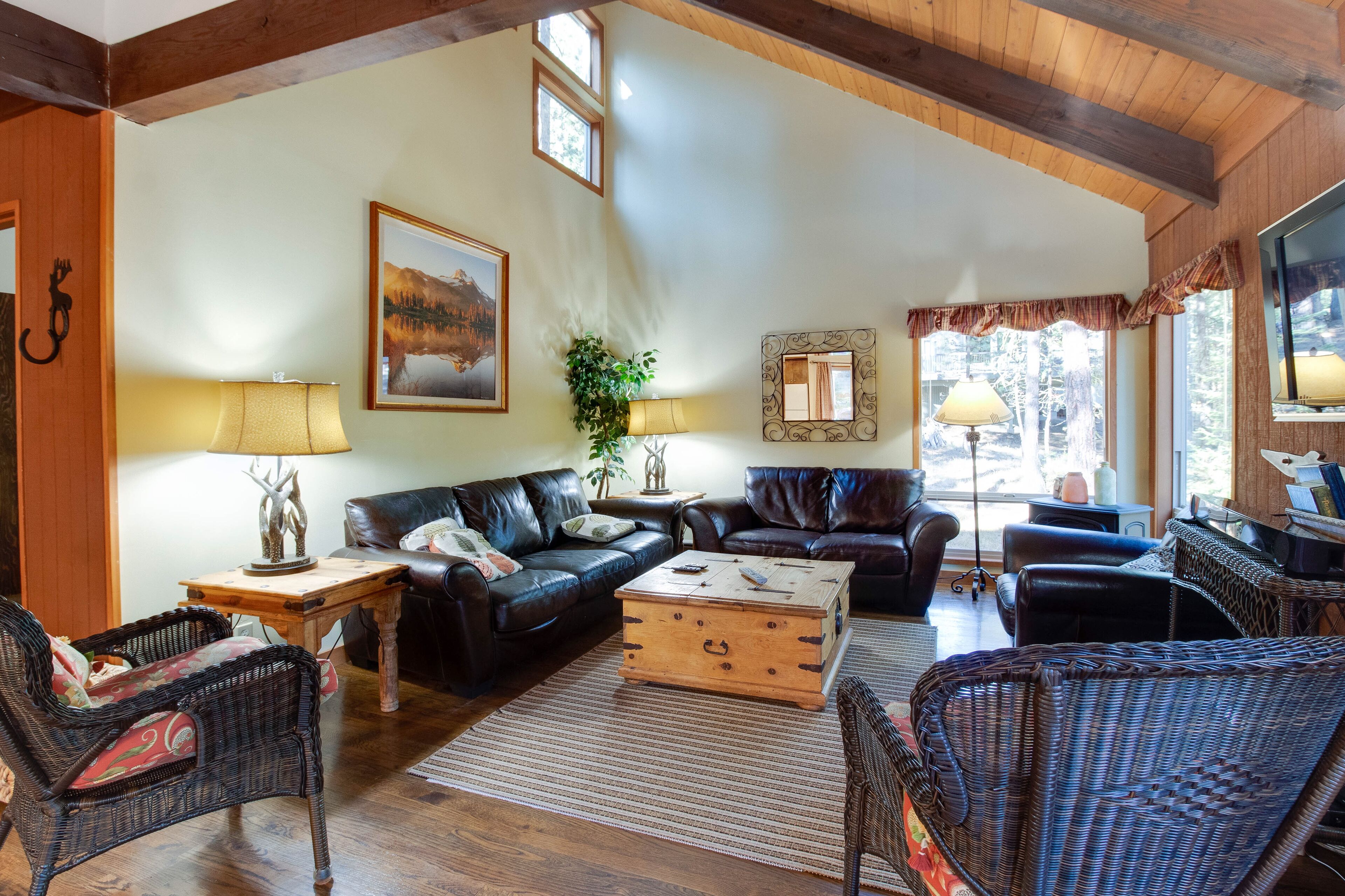 Smart TV, fireplace, DVD player