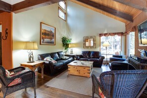 Smart TV, fireplace, DVD player