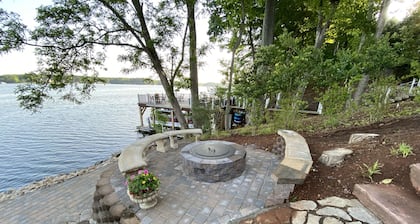 Main Lake Luxury and spectacular panoramic views! Sleeps 8!