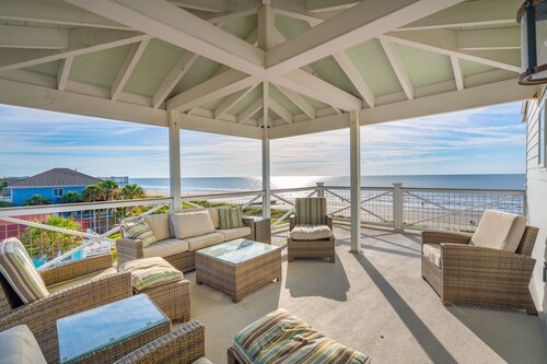 Luxury Oceanfront, Spacious 3rd Floor Deck, Walk to Town