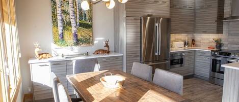 Condo, 2 Bedrooms | Dining