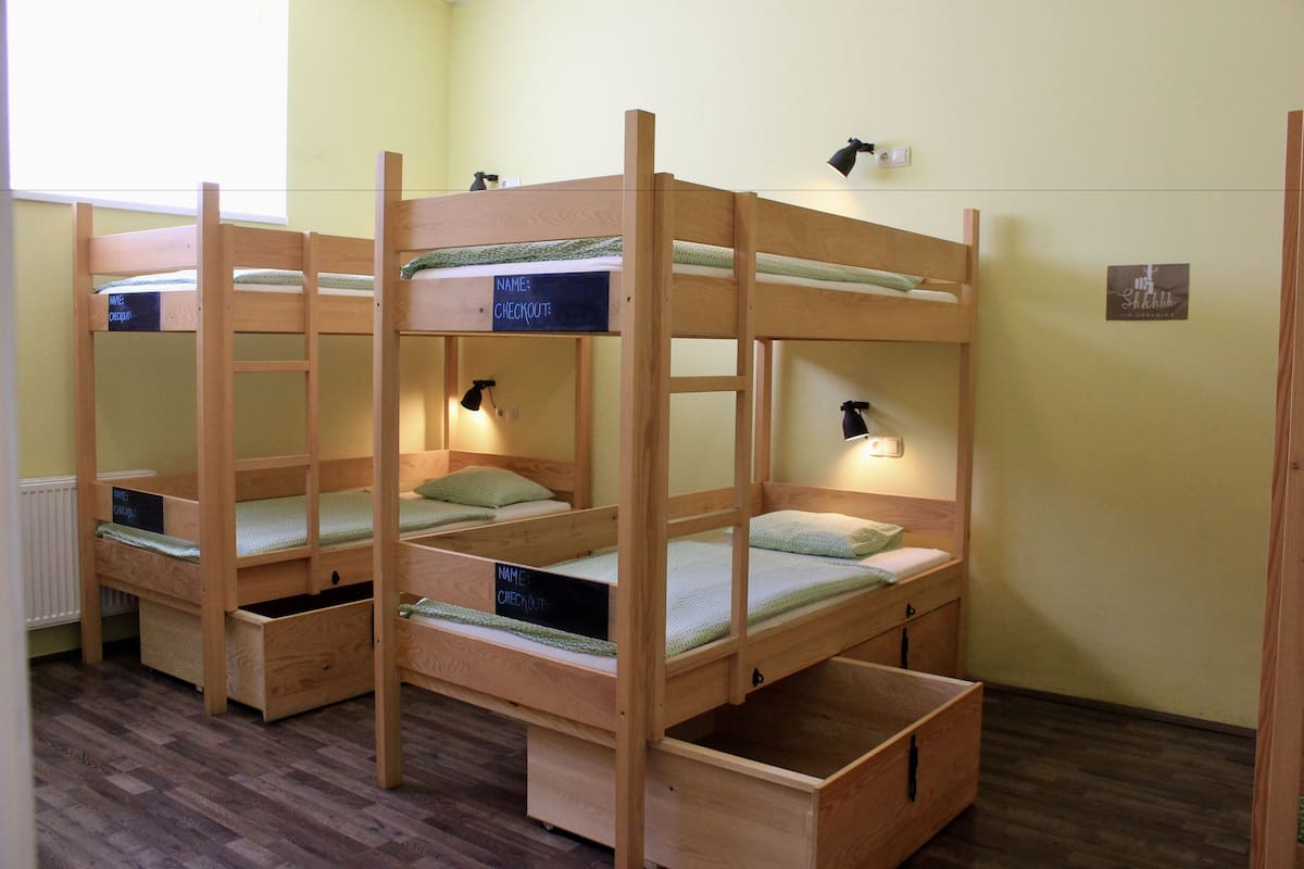 10 Bed Dormitory, Shared Bathroom - 1 Bed | Truy cập Internet không dây miễn phí, bộ trải giường
