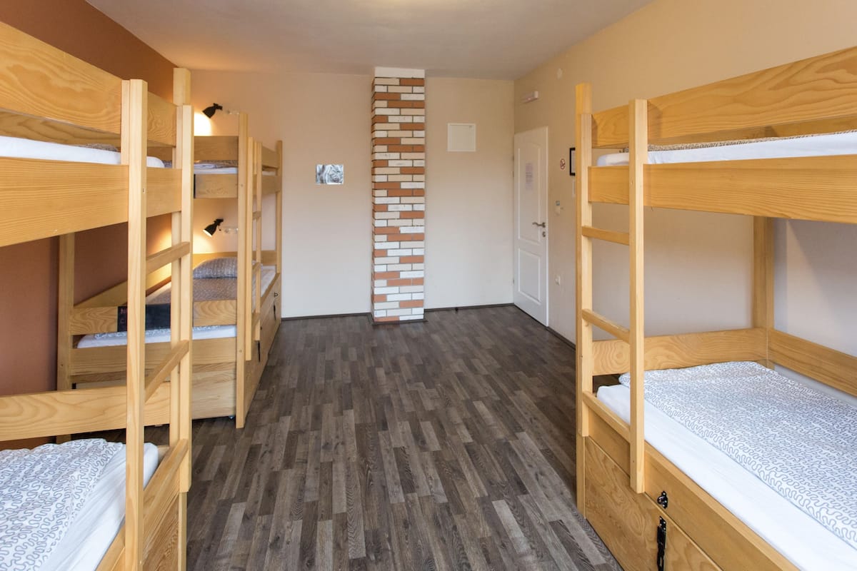 6 Bed Dormitory, Shared Bathroom - 1 Bed | Free WiFi, bed sheets