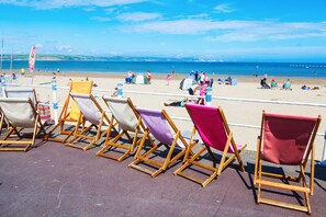 On the beach - Russell Hotel (Weymouth)