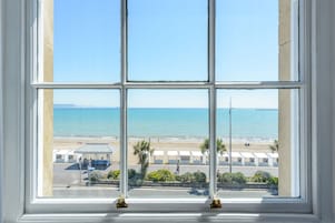 Vista para praia/oceano
