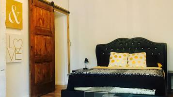 3 habitaciones, tabla de planchar con plancha, wifi y ropa de cama