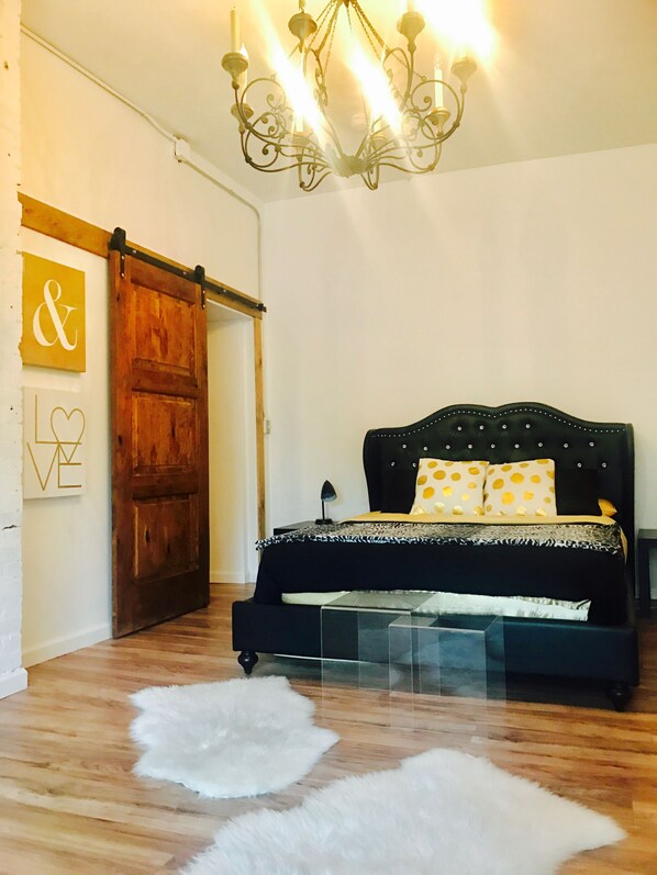3 habitaciones, tabla de planchar con plancha, wifi y ropa de cama 