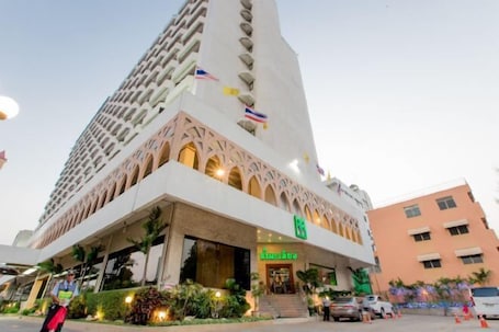 Exterior. Mido Hotel