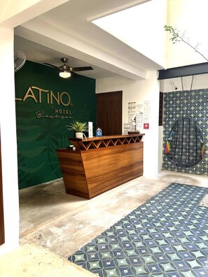 Ảnh chưa phân loại, 4 trong số 106 ảnh, nút