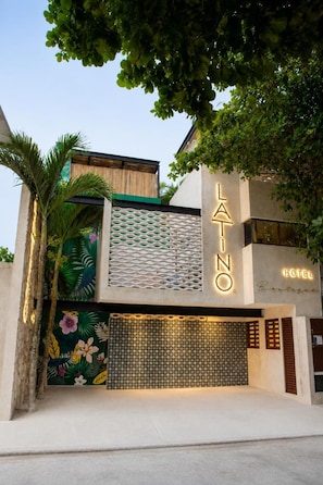 Ảnh chưa phân loại, 2 trong số 106 ảnh, nút