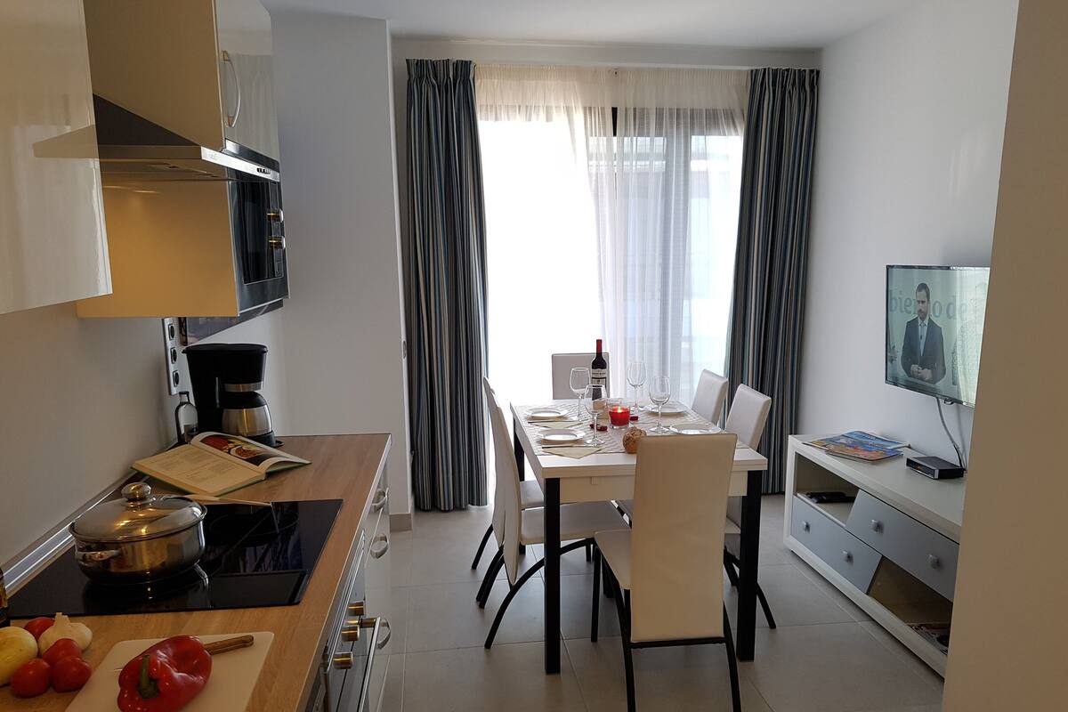 Duplex, 2 Bedrooms | 1 bedroom, in-room safe, blackout drapes, WiFi (free)
