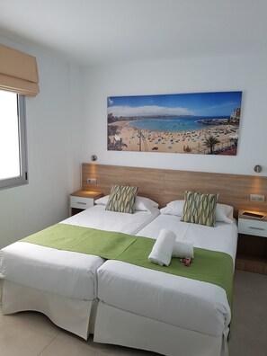 Duplex, 2 Bedrooms | 1 bedroom, in-room safe, blackout drapes, free WiFi - RK Canteras Suites Vivienda Vacacional (Las Palmas de Gran Canaria)