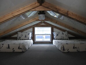 1 bedroom, iron/ironing board, WiFi, bed sheets -  Houseboat in Boston Harbor Wifi A/C /Heat  Be rocked to sleep (boston)
