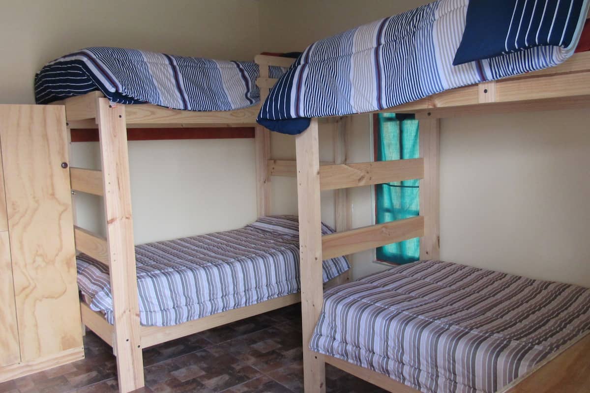 Dormitorio condiviso, 1 camera da letto | Una cassaforte in camera, Wi-Fi gratuito