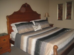 2 Schlafzimmer, Zimmersafe, Schreibtisch, Bügeleisen/Bügelbrett