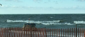 Gezellig en charmant huisje, uitstekende locatie dicht bij het strand in Lakeside. 