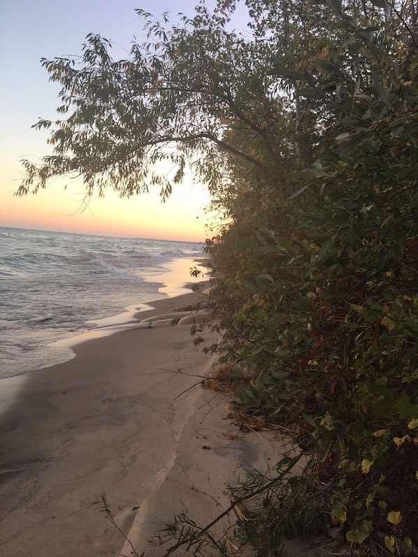Ligstoelen aan het strand, strandlakens