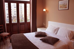 Cunas gratuitas, camas extra, wifi gratis y ropa de cama