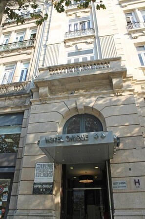 Property entrance - Hotel Chique (Porto)