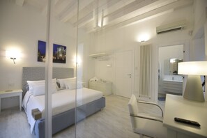 Premium bedding, in-room safe, desk, free WiFi