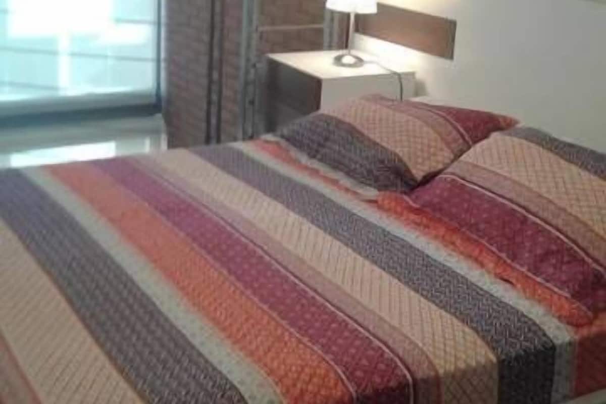 Loft estándar, 1 cama de matrimonio | Caja fuerte, escritorio, tabla de planchar con plancha y wifi gratis