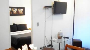 Standard Apartment | In-room dining