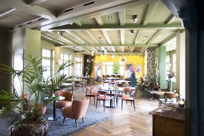 Lunch and dinner served, international cuisine - De Kastanjehof (Lage Vuursche)